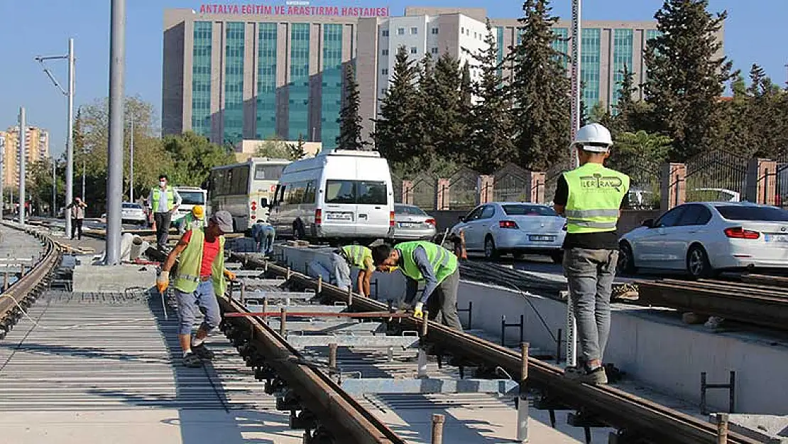 Koronavirüs salgınında yatırımların durduğu Antalya'da kış gelmeden tüm işler bitecek