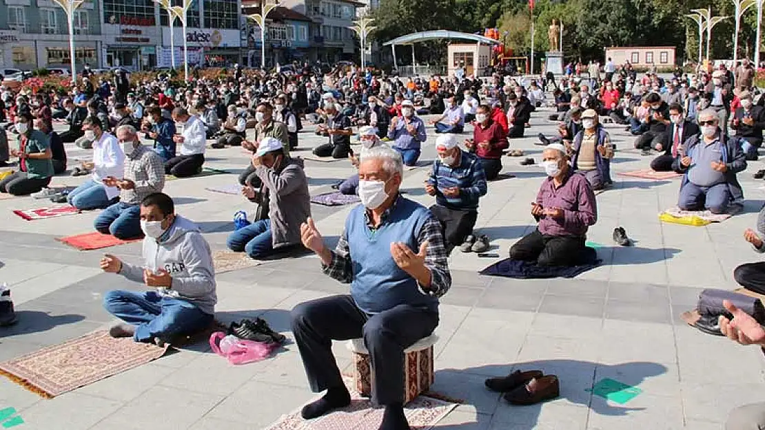 Nasreddin Hoca'nın torunları sabah namazında buluştu