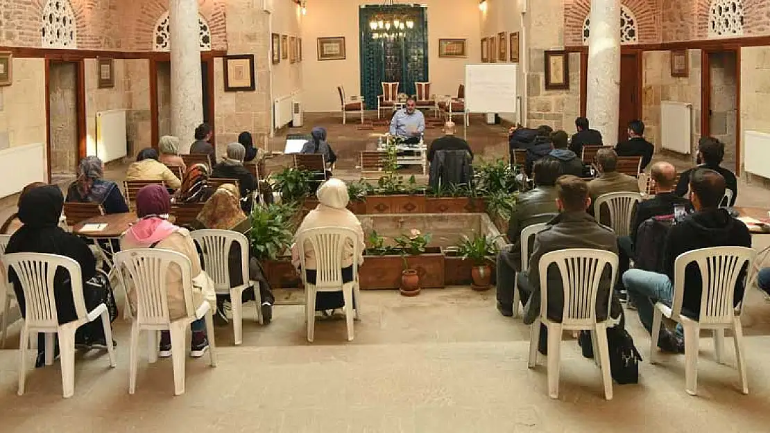 Konya'da Türk İslam Sanatları Akademisi ile gelenekli sanatlar ihya ediliyor