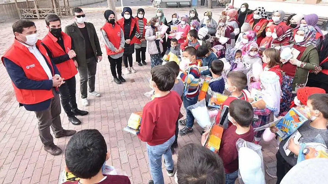 Karatay Belediye Başkanı Hasan Kılca çocuklarla bir araya geldi