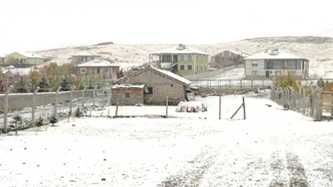 Konya Kulu'ya mevsimin ilk karı yağdı