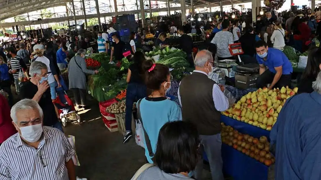 Koronavirüse karşı başarılı bir tablo sergilerken riskli iller arasına giren Antalya'da salgın hızla yayılıyor