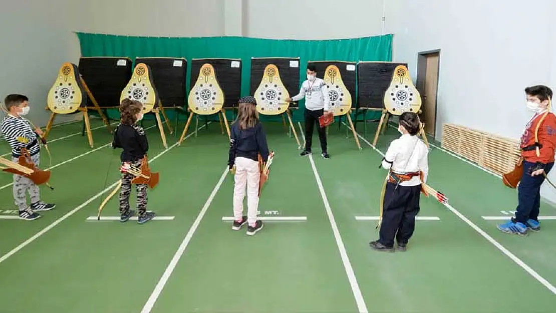 Konya'da Türk Okçuluğu Kış Turnuvası minikler kategorisi ile başladı