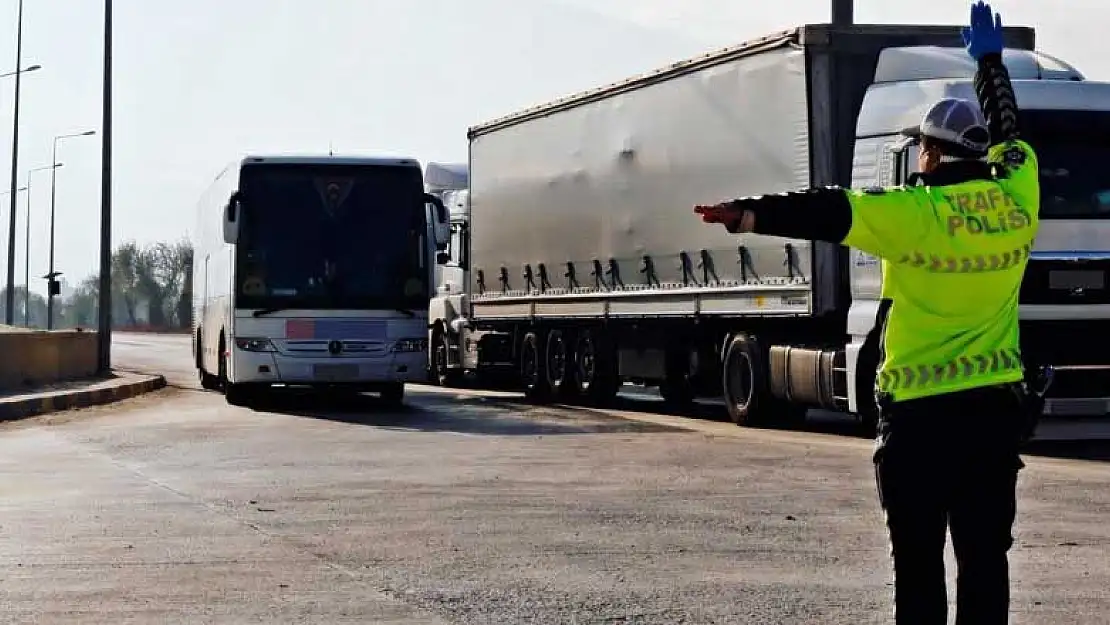 Konya'daki trafik denetimlerinde 3 binden fazla sürücüye ceza kesildi