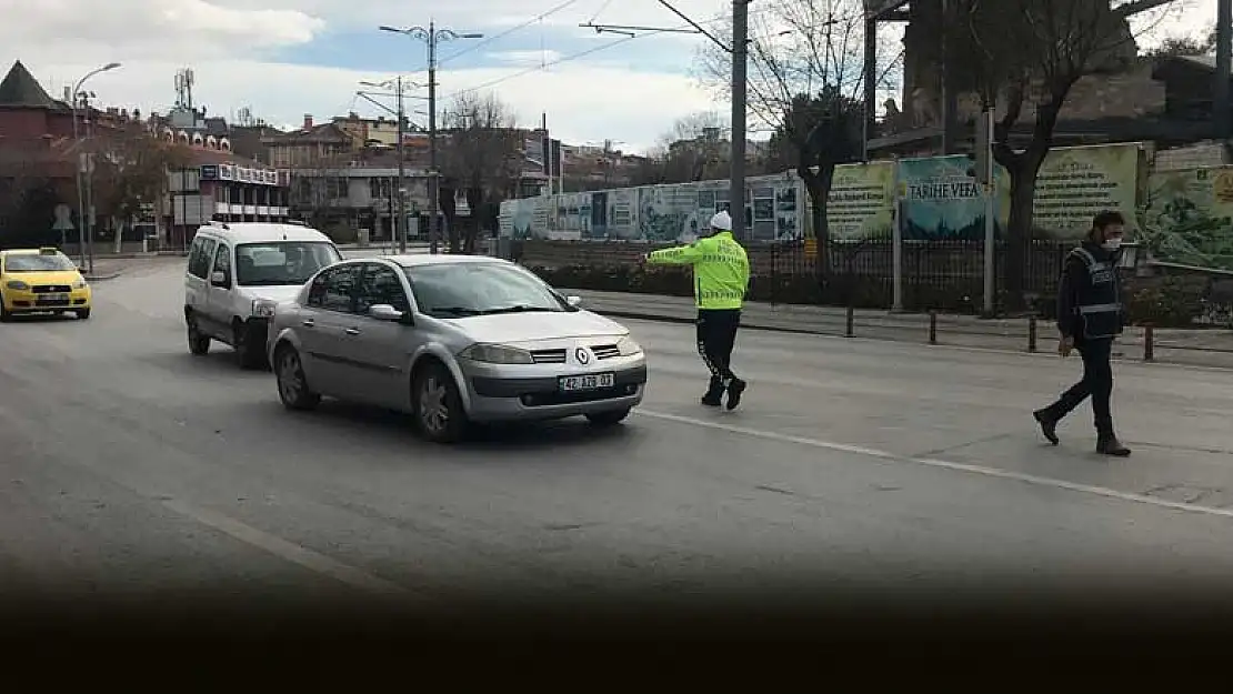 Konya polisi denetimlerini sürdürüyor! İzin belgeniz yoksa evden çıkmayın