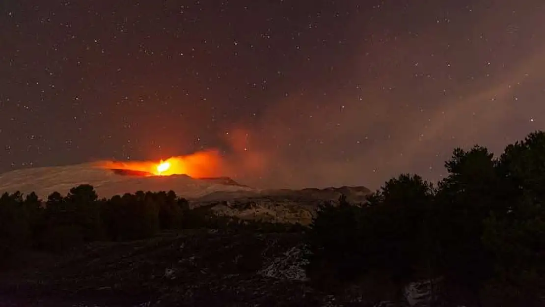 1992'deki büyük patlamanın ardından Etna Yanardağı yeniden faaliyete geçti