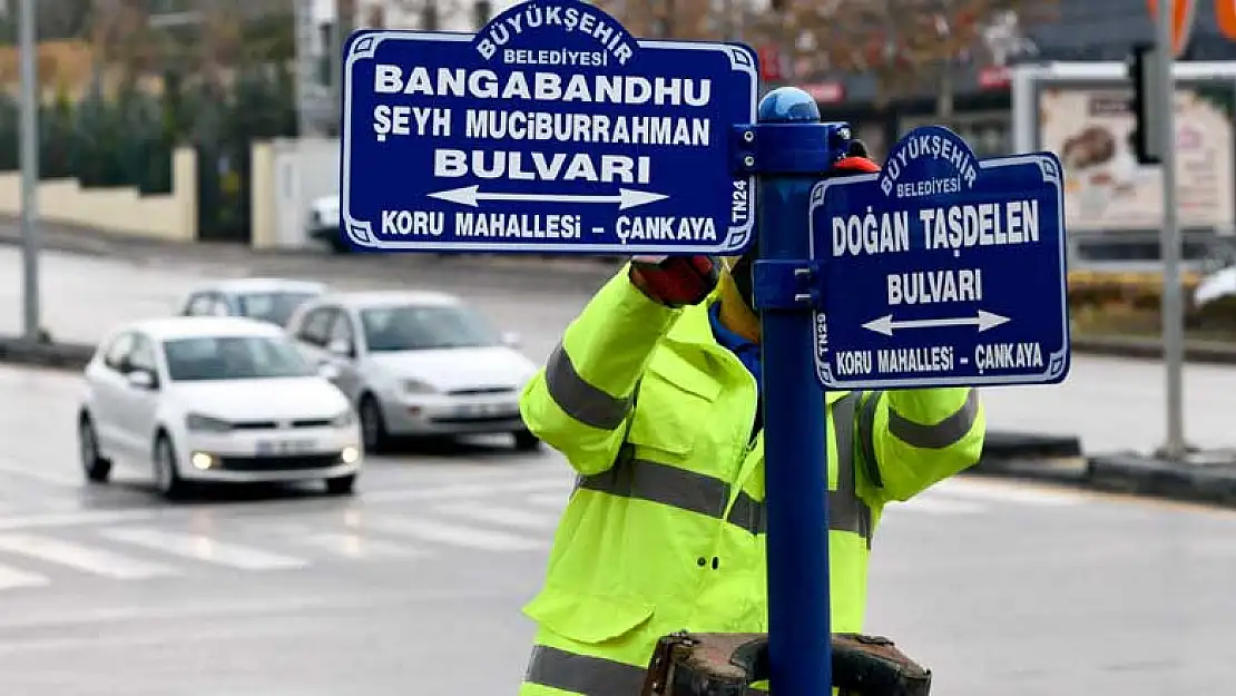 Ankara Büyükşehir Belediyesi söylemesi zor diye bulvarın ismini değiştirdi