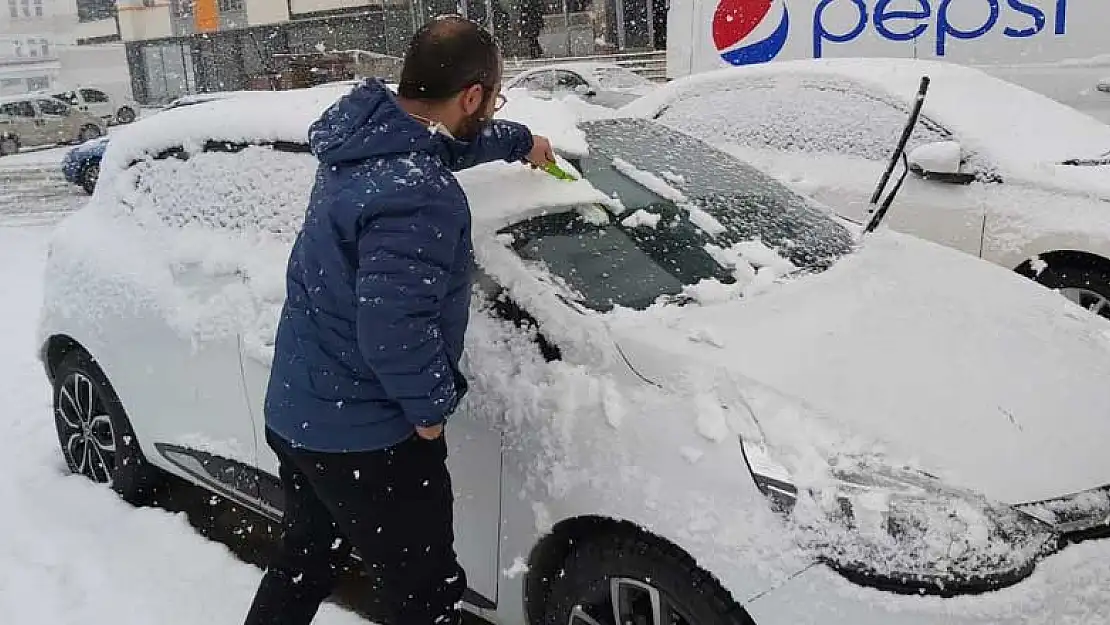 Konyalı vatandaş yağan karı görünce şaştı kaldı!