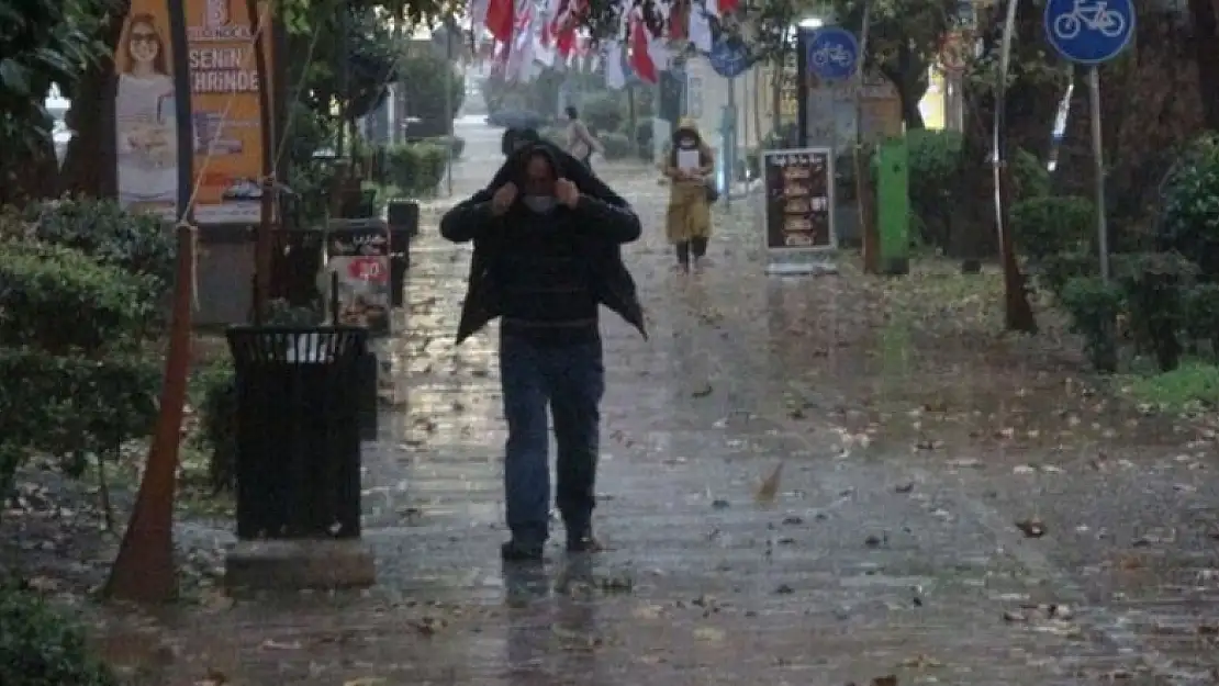 Meteoroloji'den Antalya için hortum uyarısı geldi