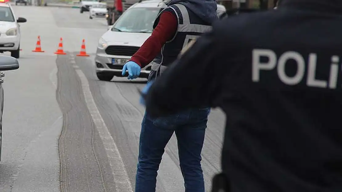 Konya'da uygulama noktasında gözaltına alınacağını anlayan şahıs ekip amirine saldırdı