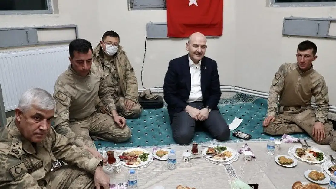 İçişleri Bakanı Süleyman Soylu yeni yıla askerlerle girdi