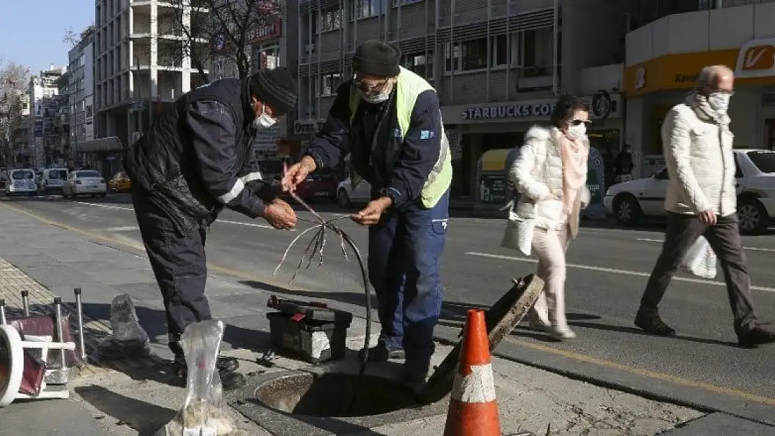 Ankara'nın boş caddeleri iletişim şirketi çalışanlarına yaradı