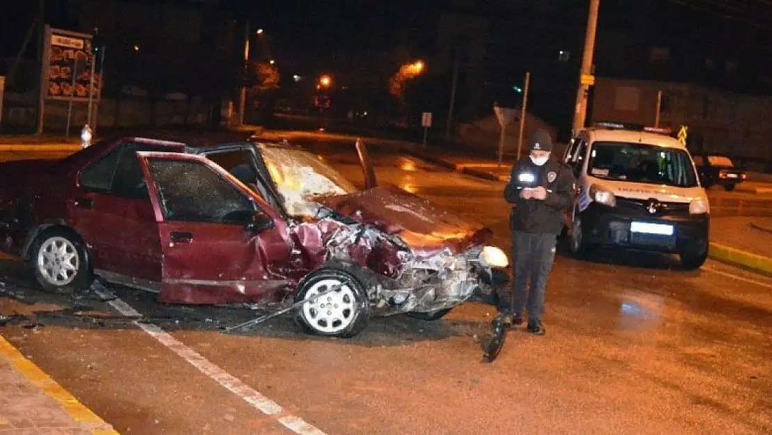 Konya Kulu'da trafik kazası: 2 sürücü de yaralı