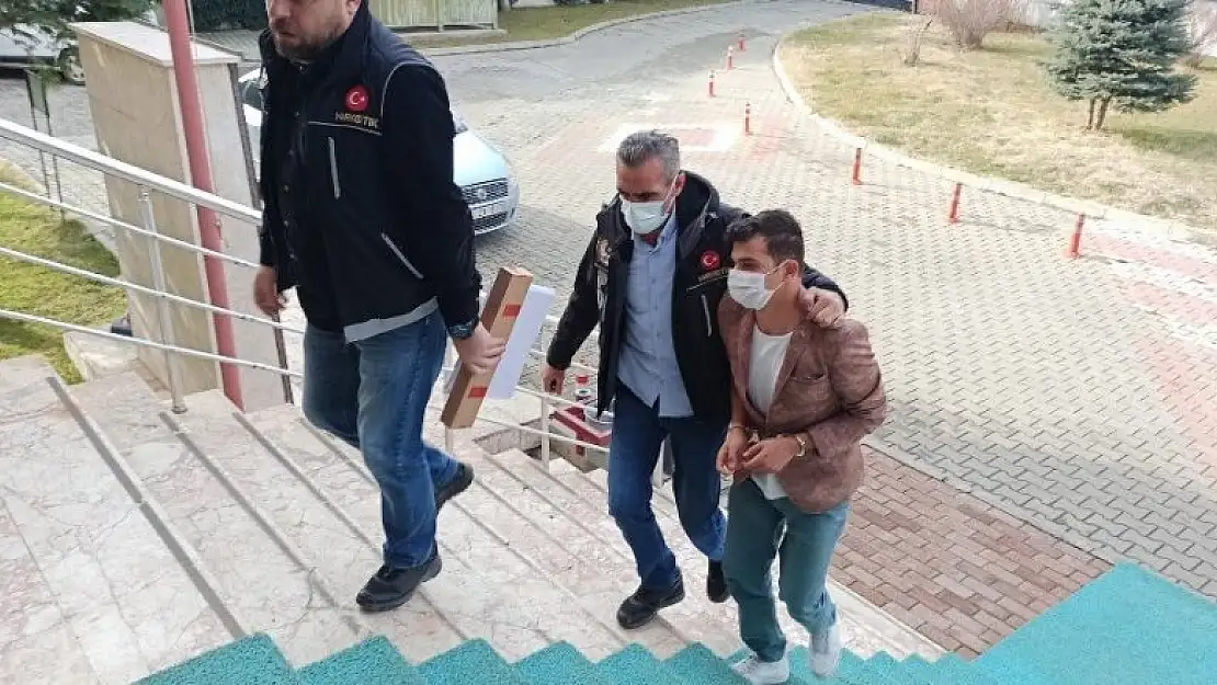 Konya'da bıçaklı gasp! Önce karı kocaya sonra bir kadına saldırdı