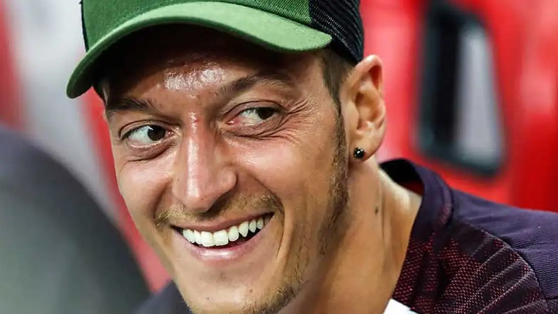 Mesut Özil'in eli kulağında! Fenerbahçe imzaya yakın