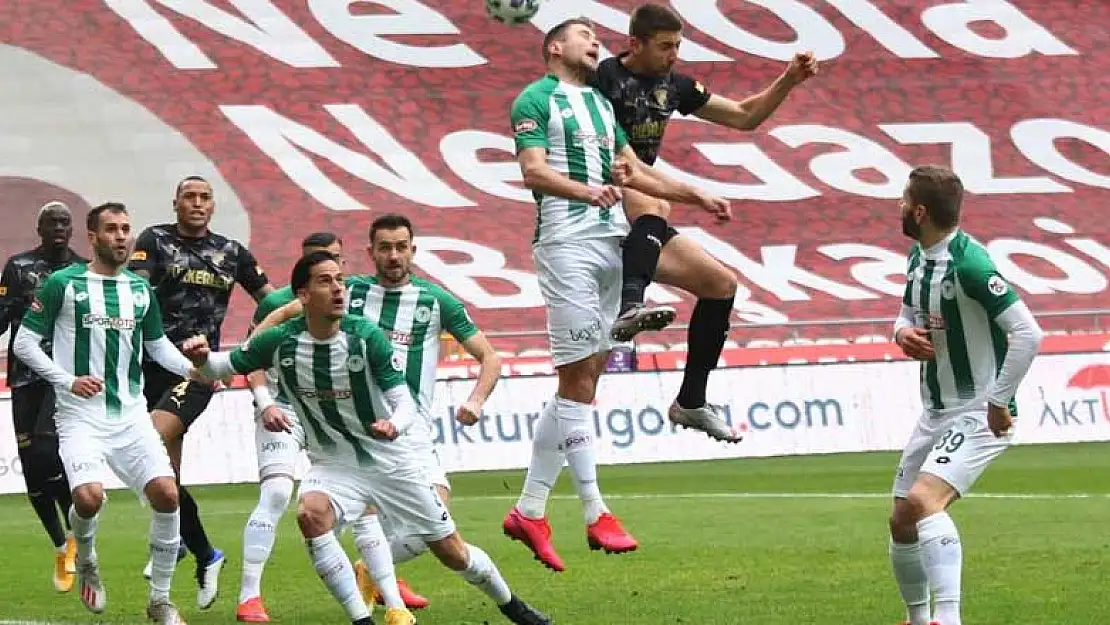 Konyaspor evinde puan dağıtmaya devam ediyor