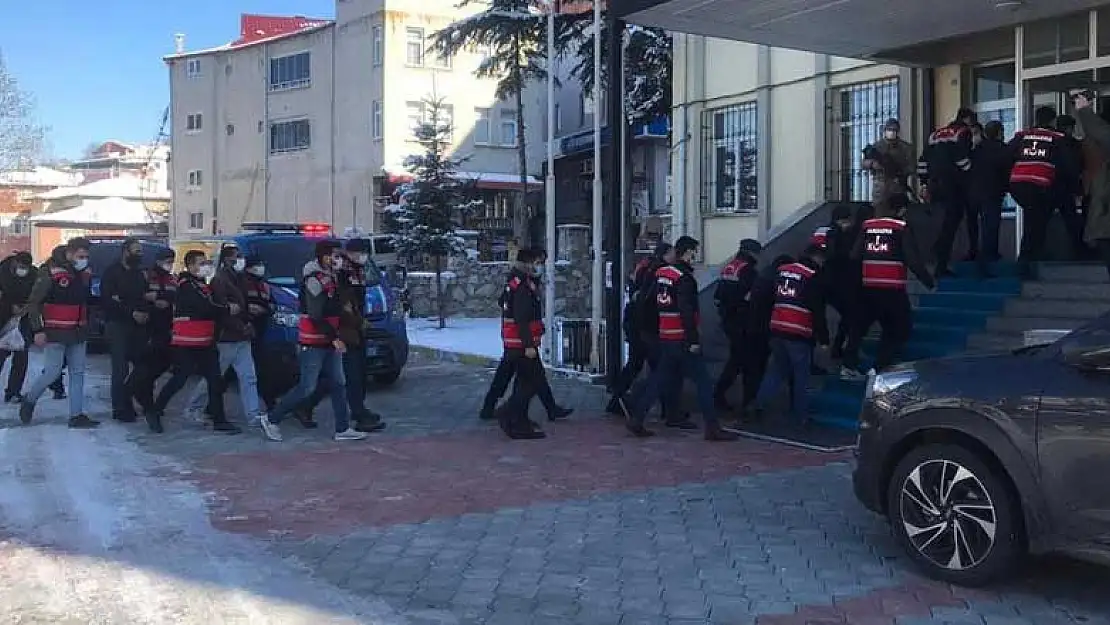 TOKİ inşaatlarını hedef alan ve bir ucu da Konya'da bulunan kablo hırsızları adliyede