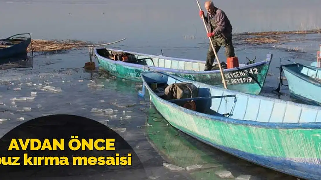 Beyşehir Gölü'nde avdan önce buz kırma mesaisi