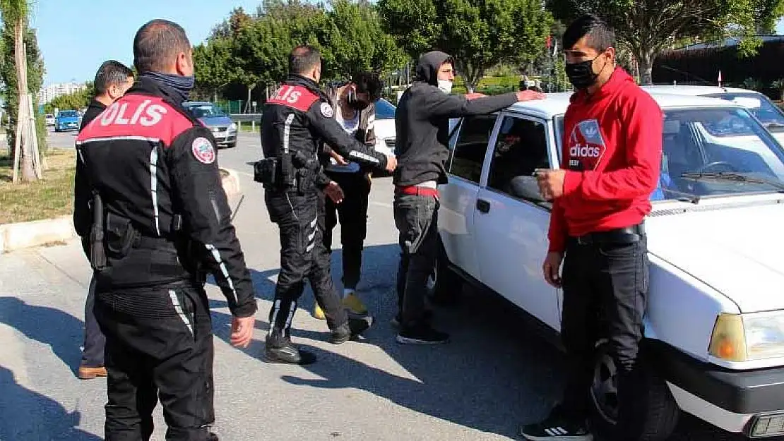 Antalya'da uygulamaya yakalanan genç ne kadar dil dökse de 3'üncü cezadan kurtulamadı