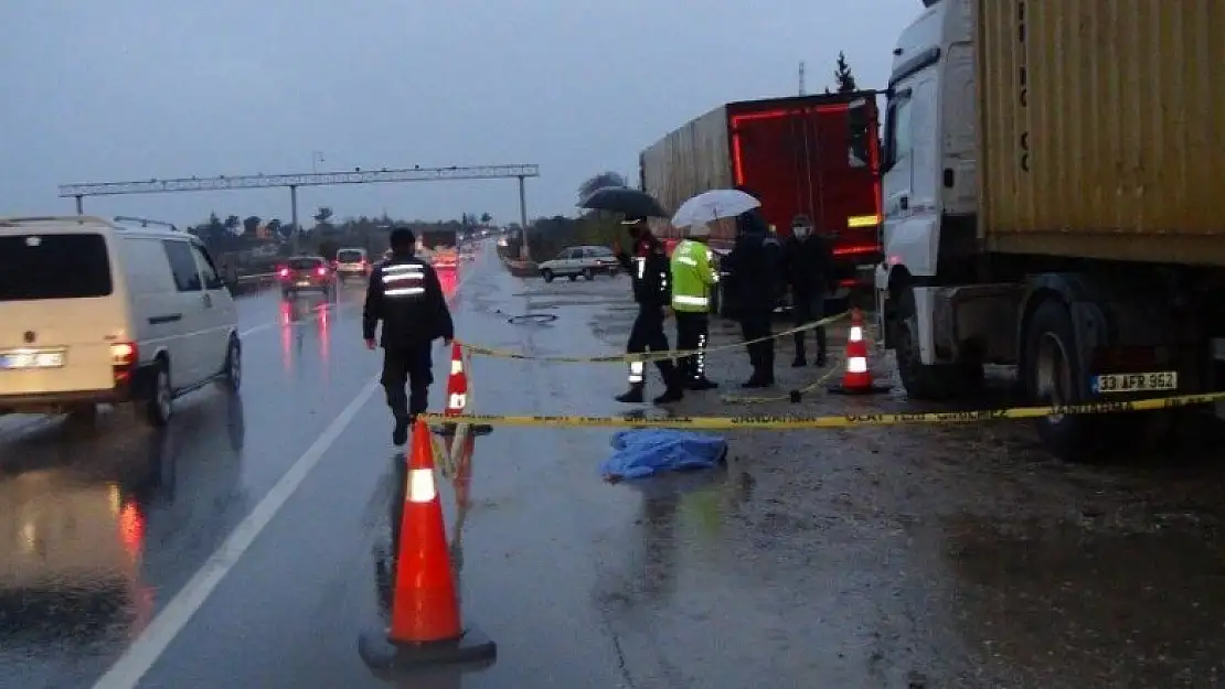 Böyle vicdansızlık görülmedi! Antalya'da yayaya çarpan sürücü aracını kontrol edip kaçtı