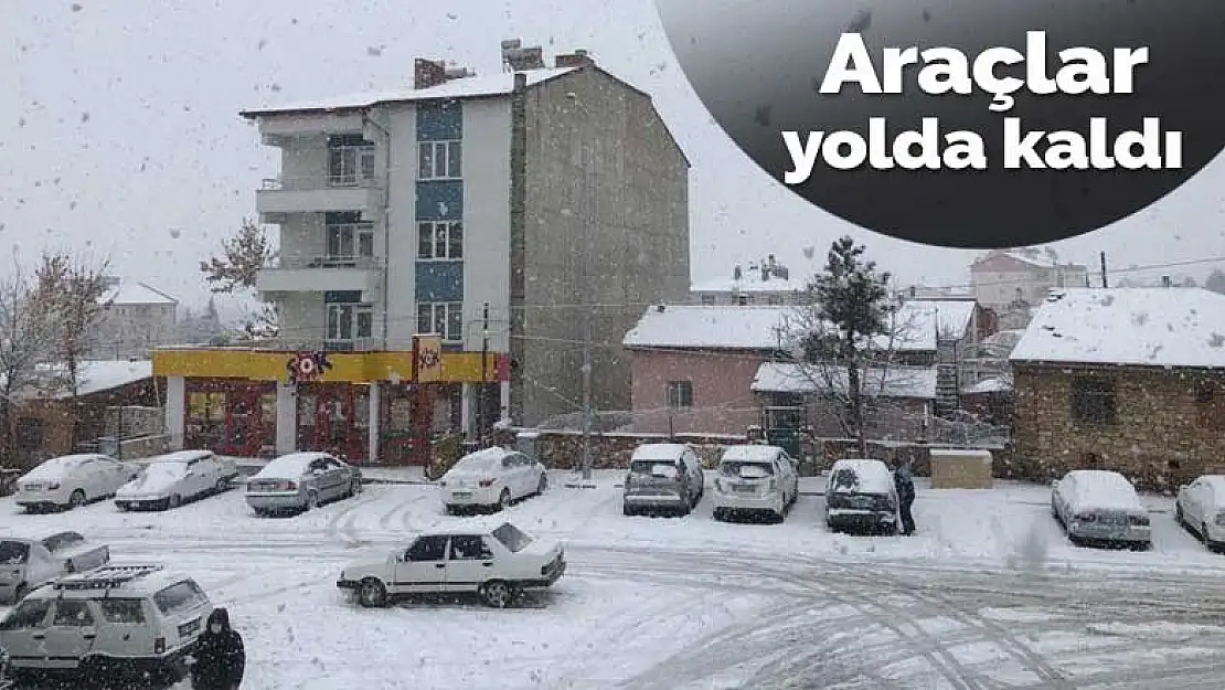 Hüyük'te etkili olan kar yağışı sürücüleri zorladı