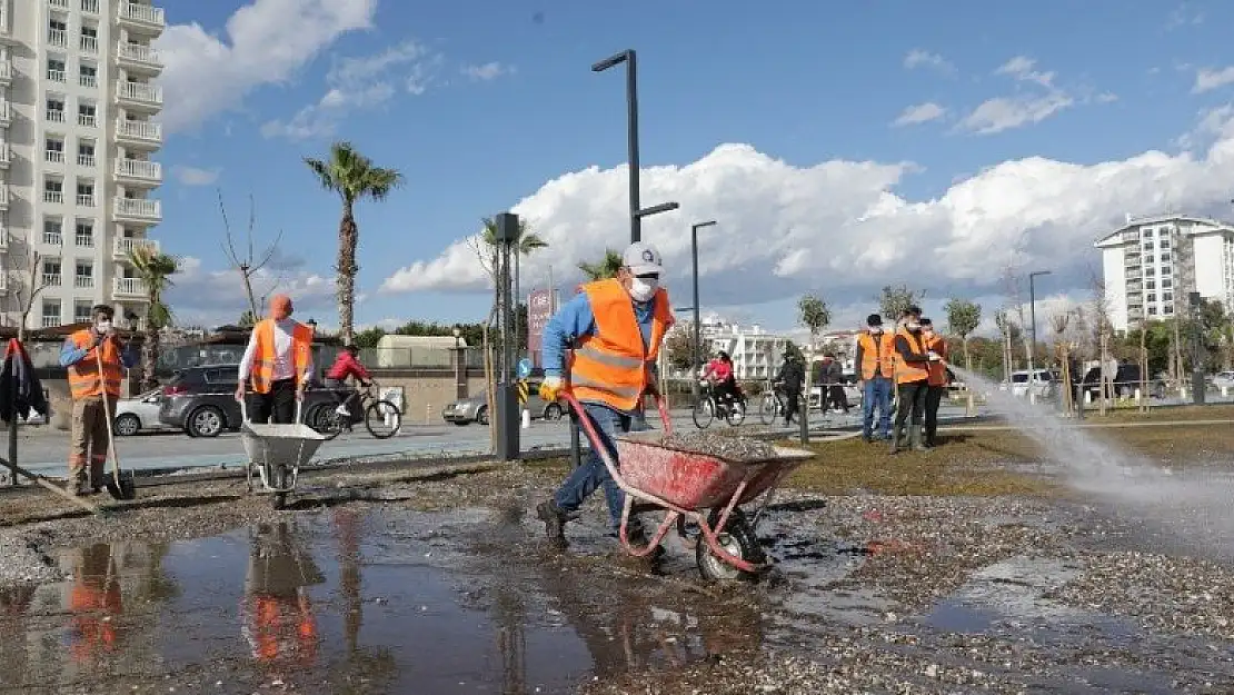 Antalya'daki fırtınada dev dalgaların vurduğu Konyaaltı'nın son hali