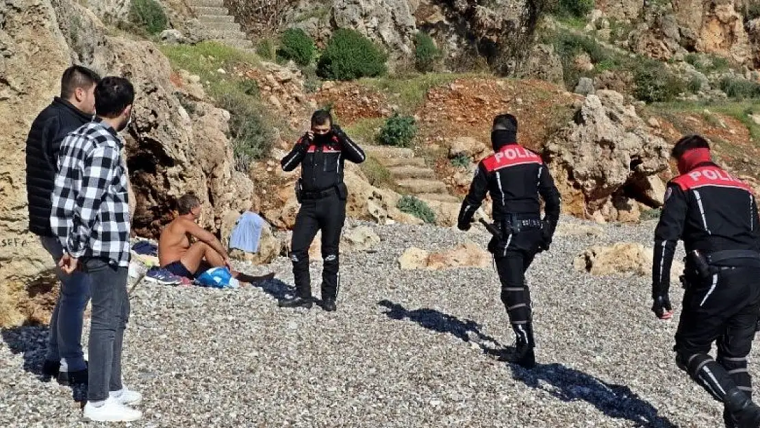 Antalya'nın her yerinden silah fışkırıyor! Falezlerde ve sahilde bulunan silahlara polis el koydu