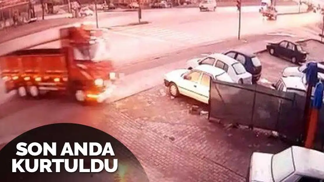 Gizli buzlanma nedeniyle savrulan kamyonet son anda durabildi