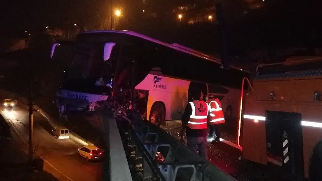 İstanbul'dan Konya'ya gelen yolcu otobüsü kaza yaptı! Sürücü rahatsızlandı otobüs asılı kaldı