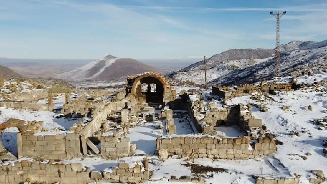 Konya Ovası'nın büyük bölümüne hakim Değle ören yeri gönüllü bekçilerce korunuyor