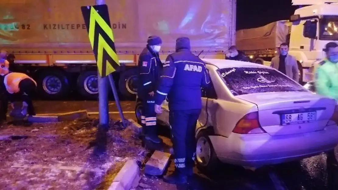 Konya'dan Aksaray'a giden otomobil tırla çarpıştı: 1 yaralı