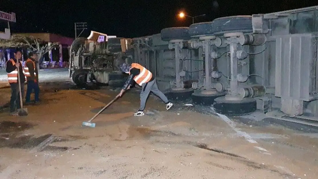 Aydın-Denizli karayolu kapandı! Kaza var