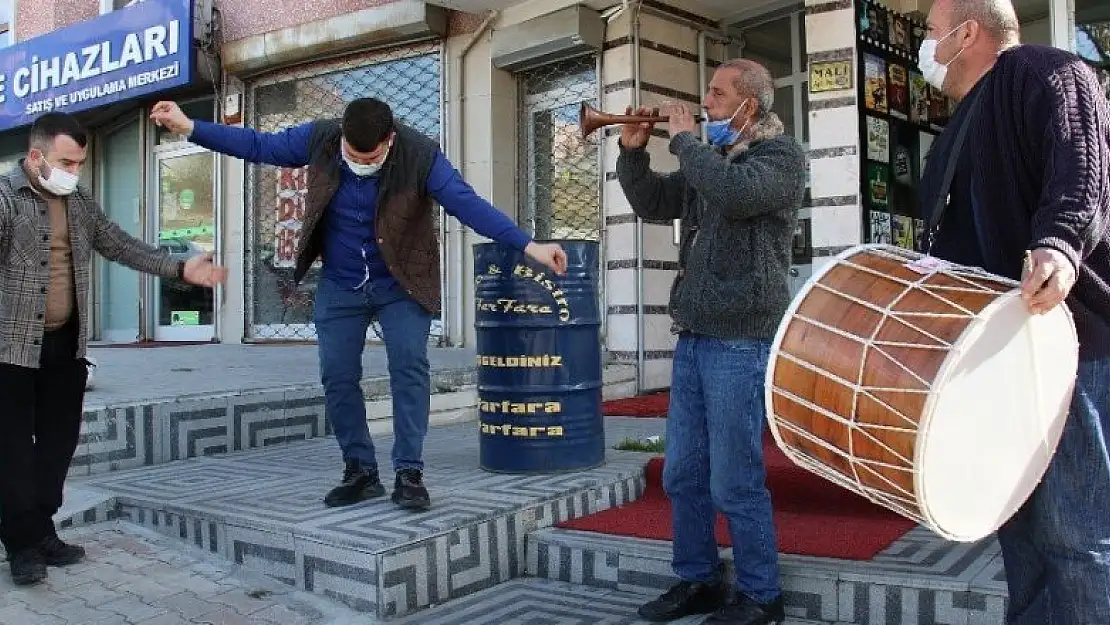 En çok onlar sevindi! Ankara esnafından davullu zurnalı normalleşme kutlaması