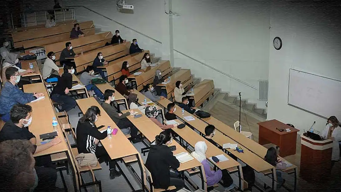 Selçuk Üniversitesi'nde hibrit eğitim başladı