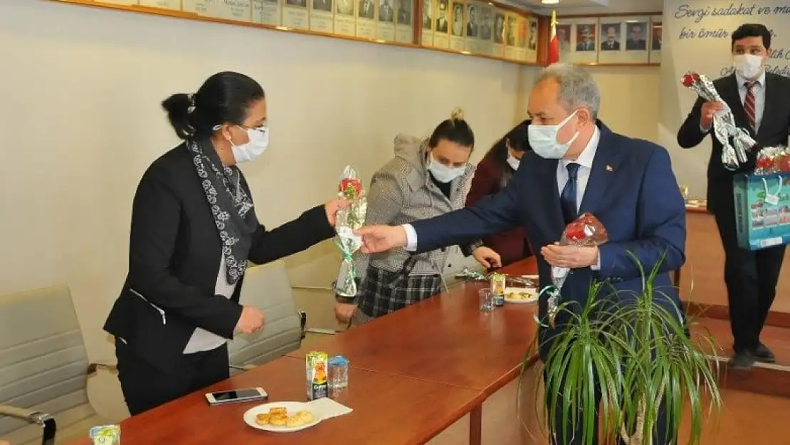 Akşehir Belediyesi'ndeki kadın personel unutulmadı