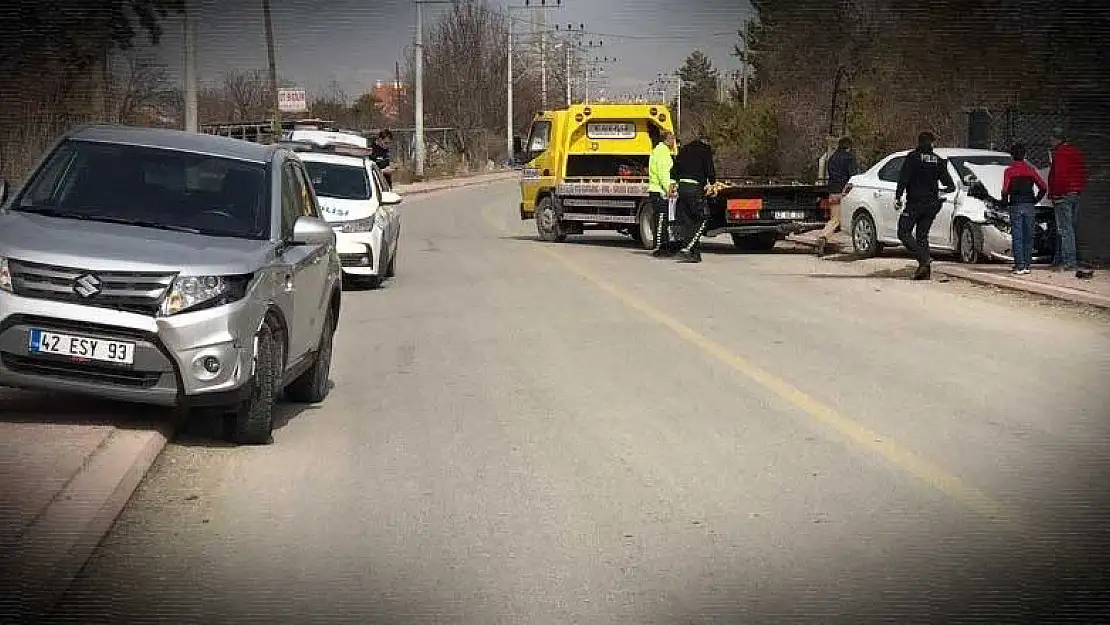 Konya Ereğli'de iki otomobil çarpıştı: 1 yaralı