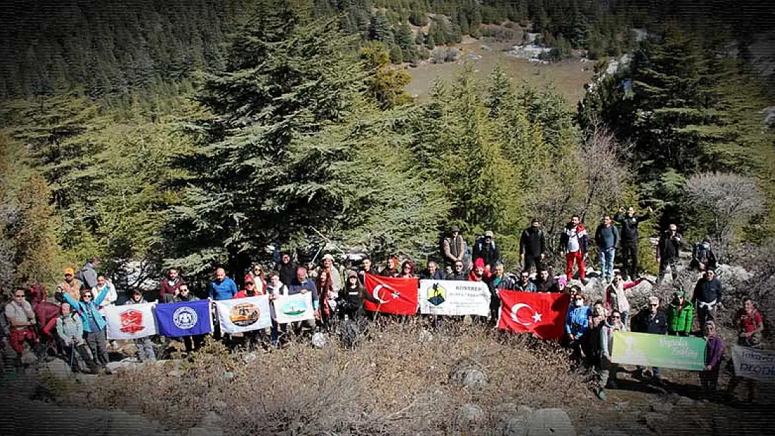 Beyşehir'de doğaseverler kar yürüyüşü şenliğine katıldı