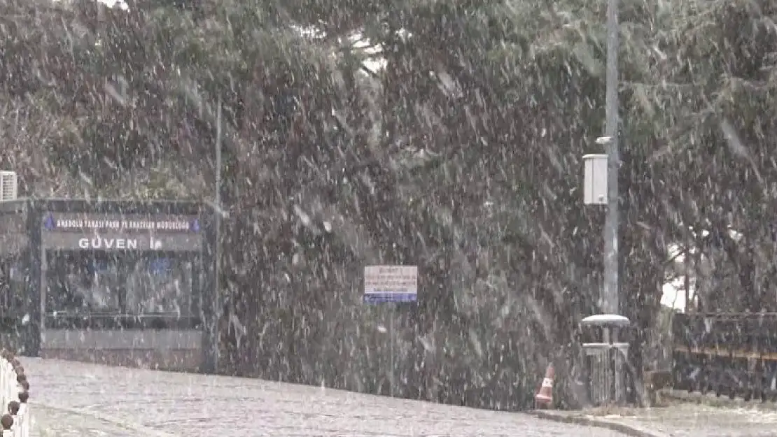 İstanbul'a lapa lapa kar yağdı