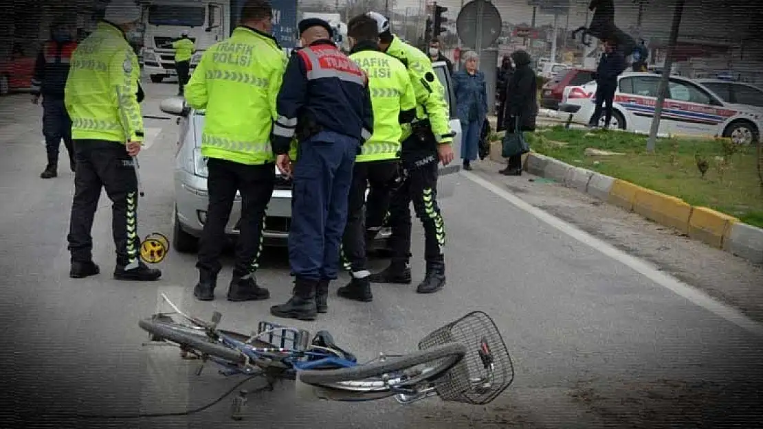 Konya'da otomobilin çarptığı bisikletli yaşlı adam ağır yaralandı