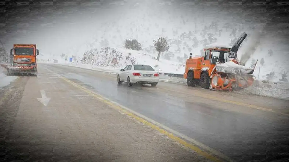 Konya-Antalya karayolunda kar kalınlığı 1 metreye ulaştı