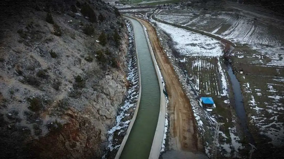 Eriyen kar suları Beyşehir Gölü'ne can katıyor