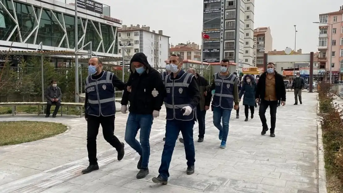 Niğde'de polis ekiplerinden fuhuş operasyonu: 3'ü yabancı uyruklu 5 gözaltı