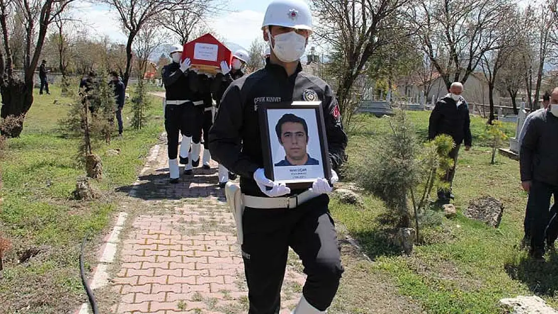 Polis memuru Vahit Uçar, Yalıhüyük'te toprağa verildi