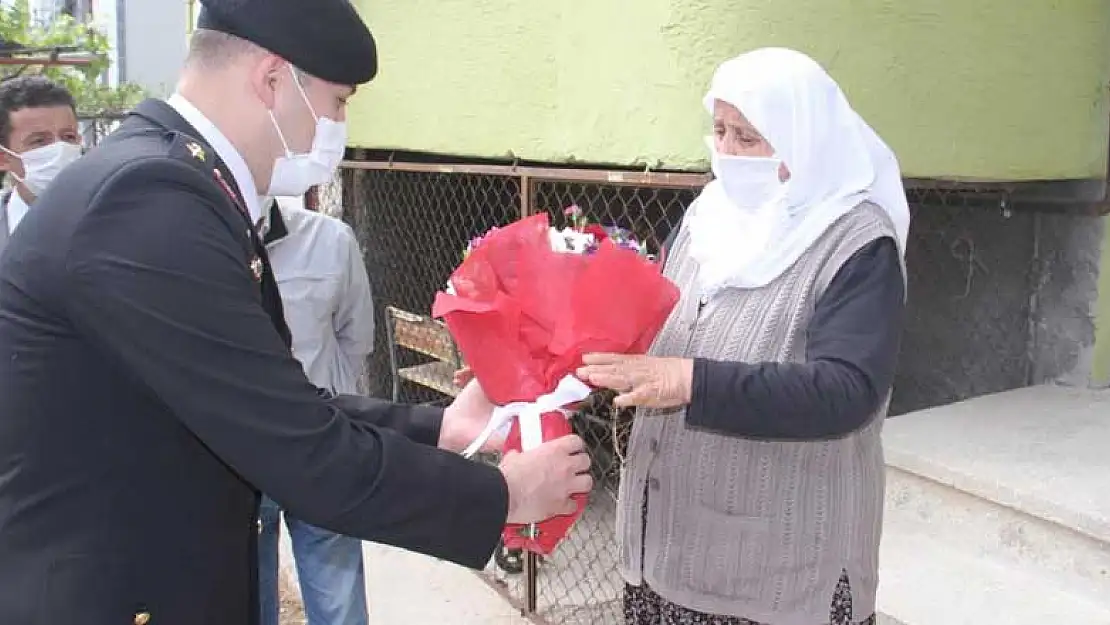 Beyşehir Kaymakamı Özdemir, şehit annelerinin gününü kutladı