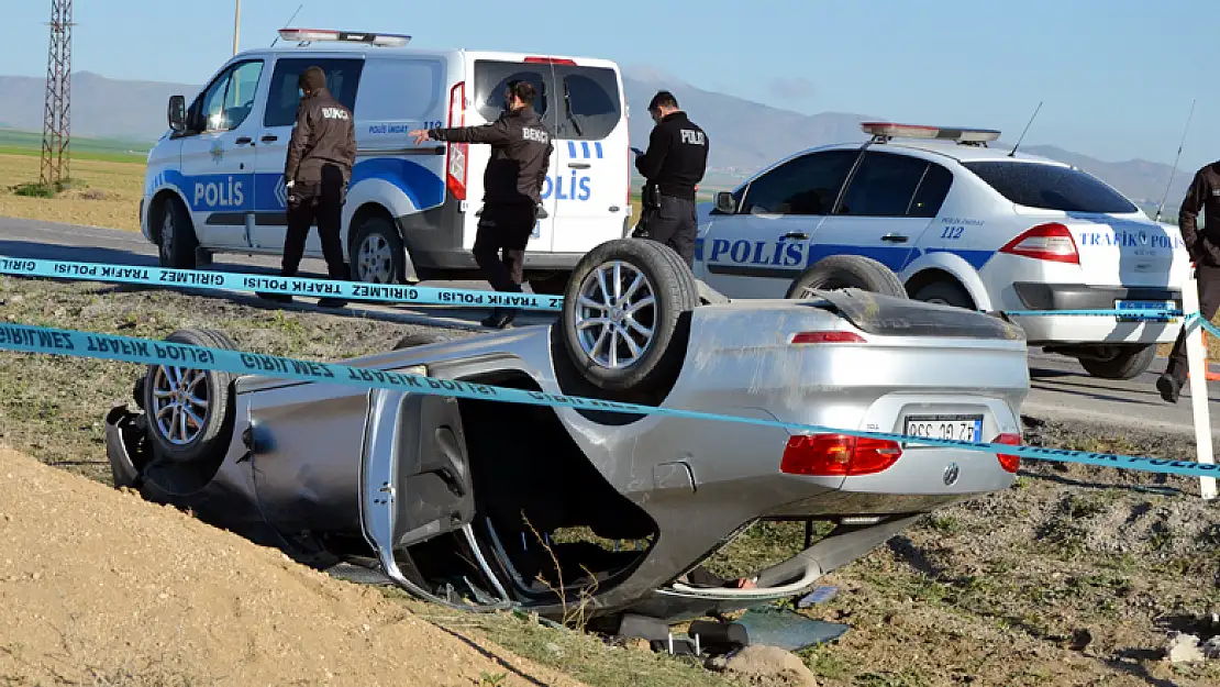 Konya'da otomobil şarampole takla attı