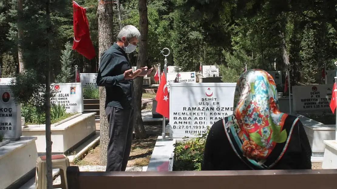 Konya'da şehit aileleri, şehitliği ziyaret etti