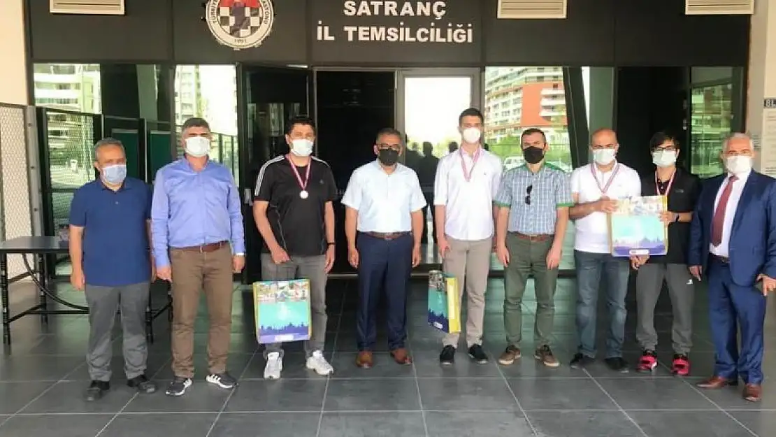 Akşehir 19 Mayıs Online Satranç Turnuvası ödül töreni yapıldı