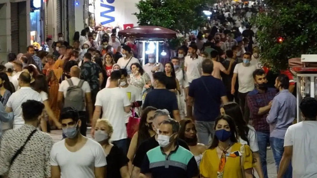 Tüm kurallar unutuldu! İstiklal Caddesi bildiğiniz gibi