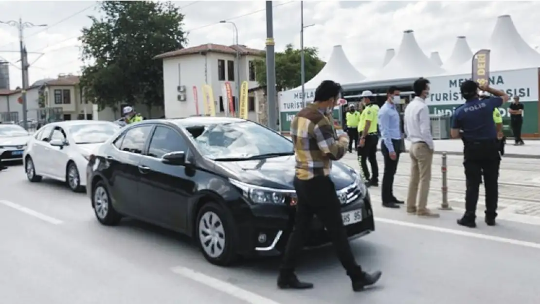 Konya'da otomobilin çarptığı yayanın savrulması kamerada