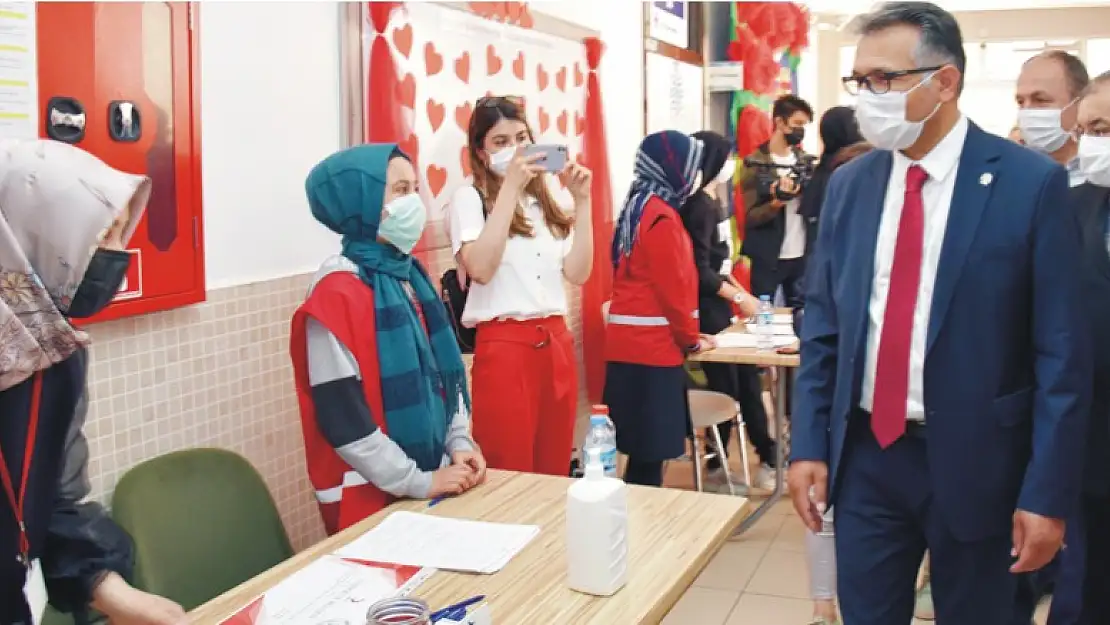 Konya Selçuk Üniversitesi Rektör Aksoy, 'Okulumda KANpanya Var' etkinliğine katıldı